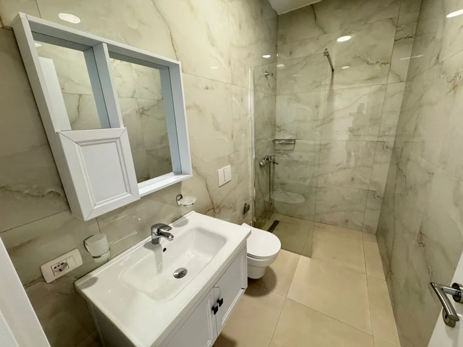 Tirane, jepet me qera apartament 2+1 Kati 1, 110 m² 650 € (Rruga bardhyl)