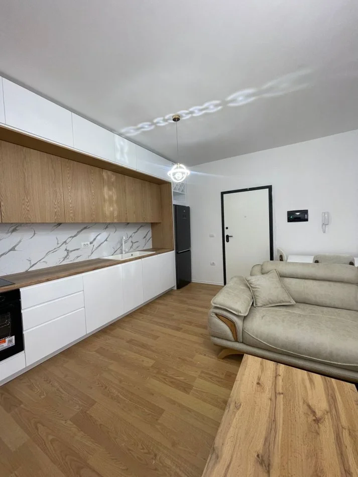Tirane, jepet me qera apartament 1+1 Kati 6, 70 m² 700 € (Zogu iZI)