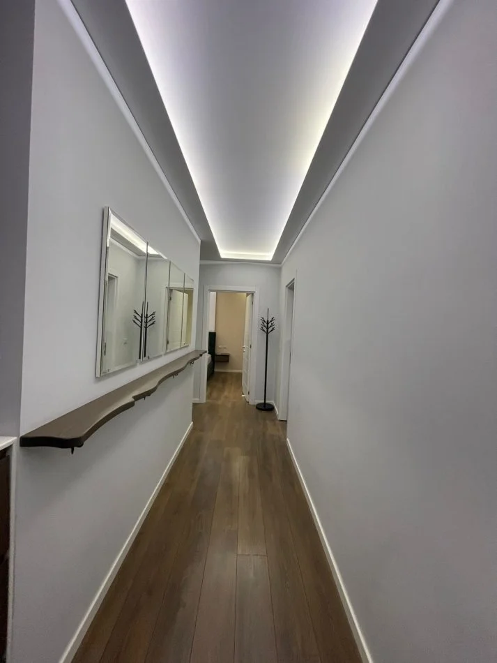 Tirane, jepet me qera apartament 2+1+Ballkon Kati 4, 111 m² 850 € (Kompleksi Panorama)