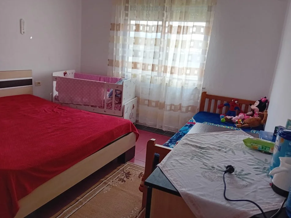 Tirane, jepet me qera apartament 1+1+Ballkon Kati 3, 60 m² 350 € (Ali Dem)