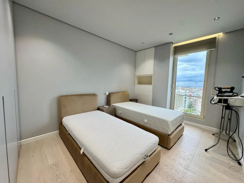 Tirane, jepet me qera apartament 2+1 Kati 1, 102 m² 950 € 