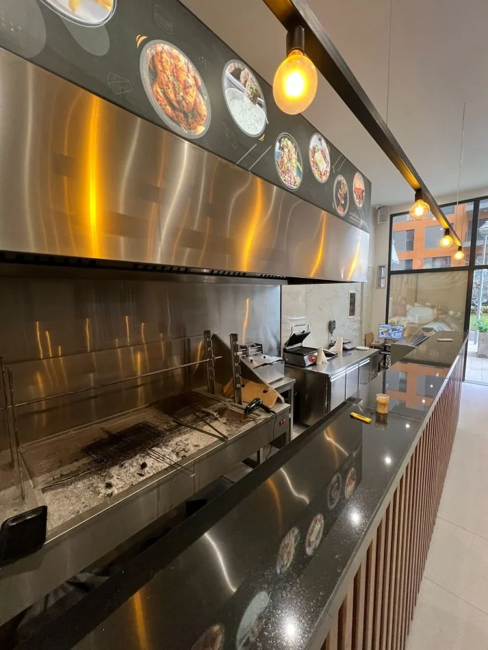 Tirane, jepet me qera ambjent biznesi , 107 m² 1.500 € (Xhamllik)