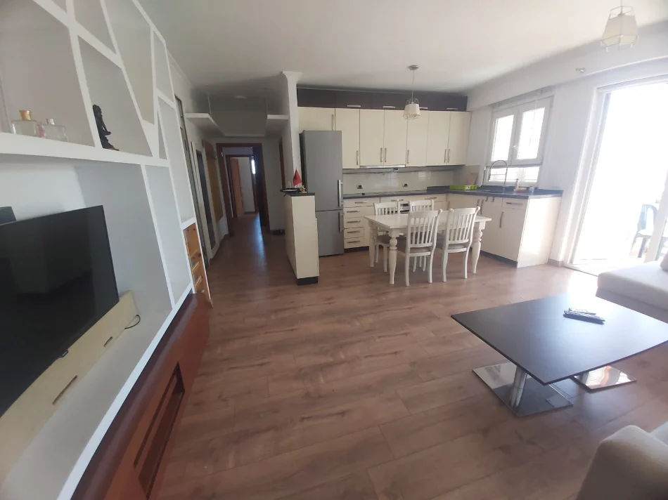 Tirane, jepet me qera apartament 2+1 Kati 8, 99 m² 600 € (rruga e kavajes)