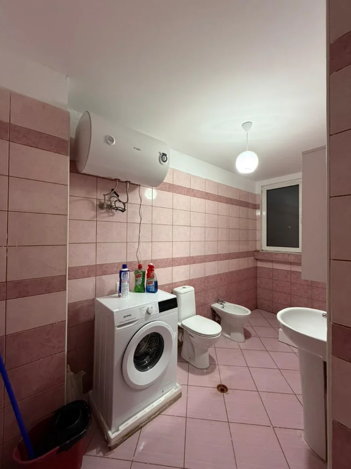 Tirane, jepet me qera apartament 1+1 Kati 8, 70 m² 450 € (Astir)