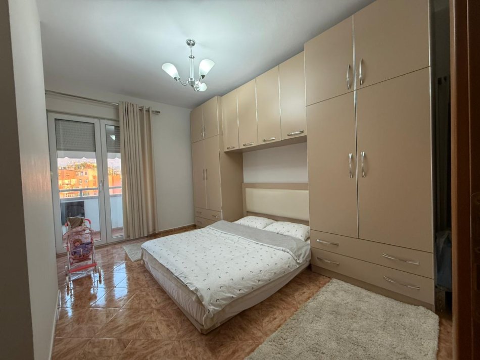 Tirane, jepet me qera apartament 2+1 Kati 8, 77 m² 700 € 