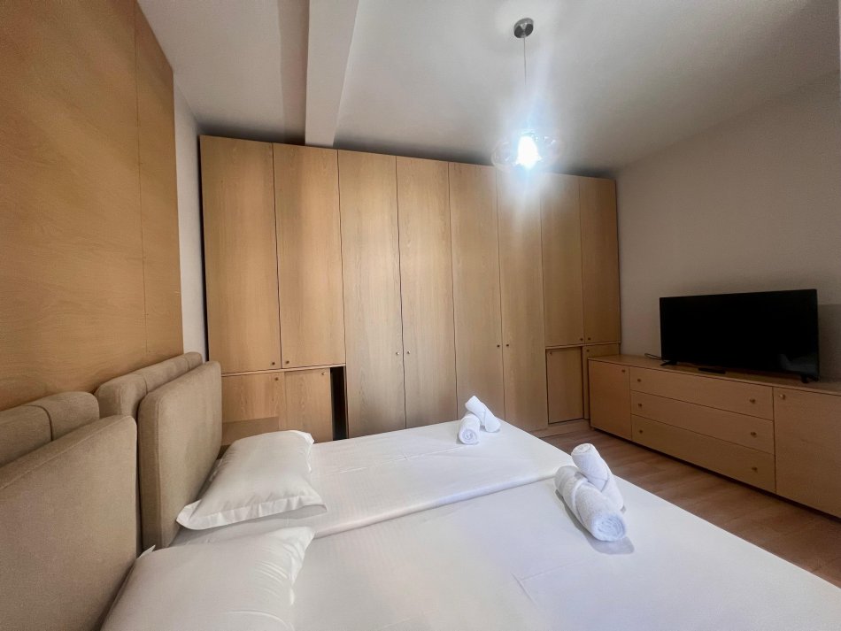 Tirane, jepet me qera apartament 2+1+Ballkon Kati 3, 80 m² 700 € (Pazari i Ri - Tiranë)