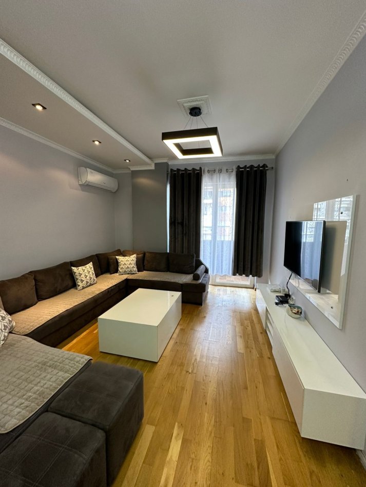 Tirane, jepet me qera apartament 2+1 Kati 4, 90 m² 620 € 