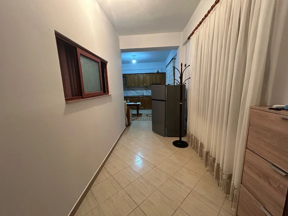 Tirane, jepet me qera apartament 2+1+Ballkon , 85 m² 420 € (Rruga e Fabrikes Qelqit)