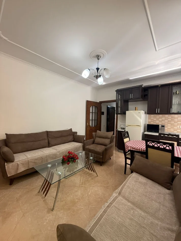 Tirane, jepet me qera apartament 2+1 Kati 3, 100 m² 450 € (Vila L Astir)