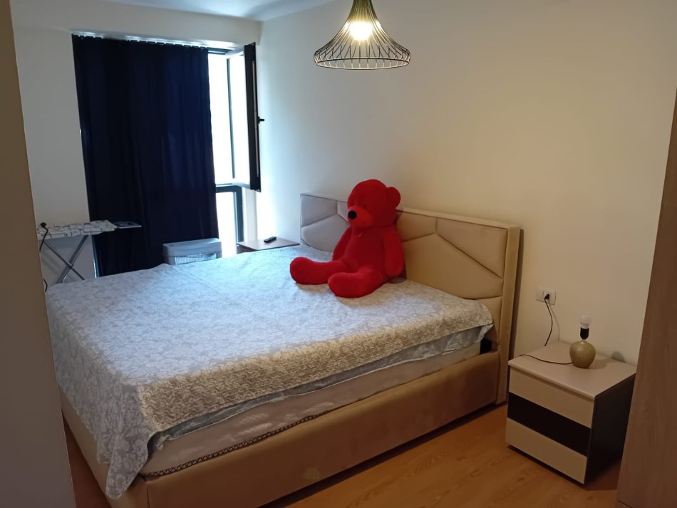 Tirane, jepet me qera apartament 1+1+Ballkon Kati 4, 70 m² 550 € (Kompleksi Turdiu)