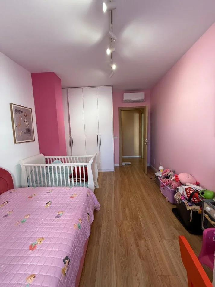 Tirane, shitet apartament 2+1 Kati 3, 105 m² 320.000 € (Rruga e Barrikadave)