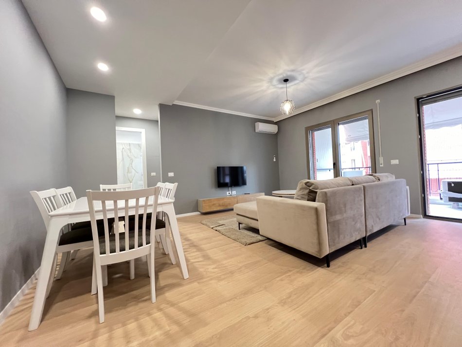 Tirane, jepet me qera apartament 1+1 Kati 3, 70 m² 800 € (rruga e kavajes)