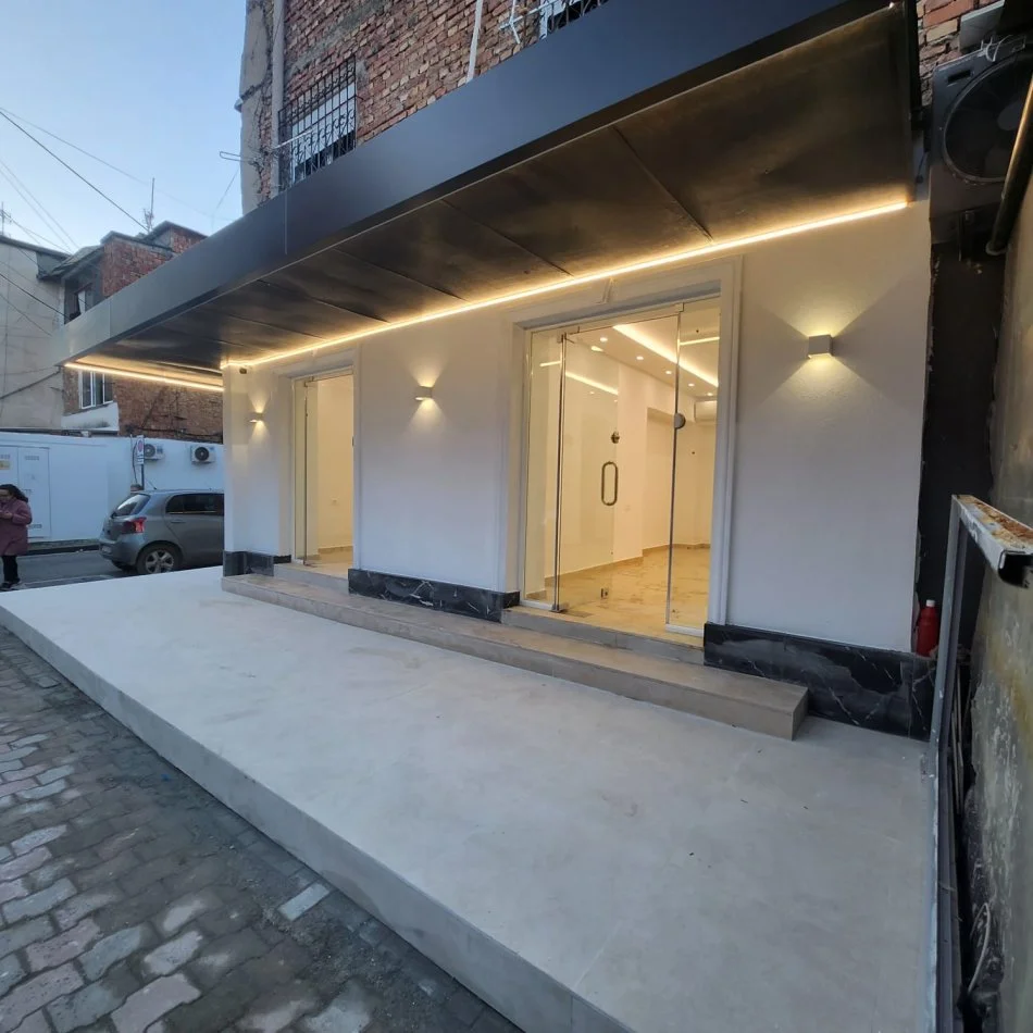 Tirane, shes dyqan Kati 0, 27 m² 139.000 € (Rruga e Kavajes)