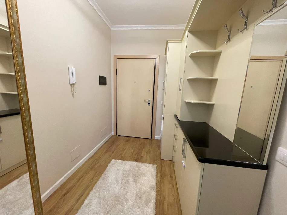 Tirane, jepet me qera apartament 2+1+Ballkon Kati 2, 1 m² 740 € 