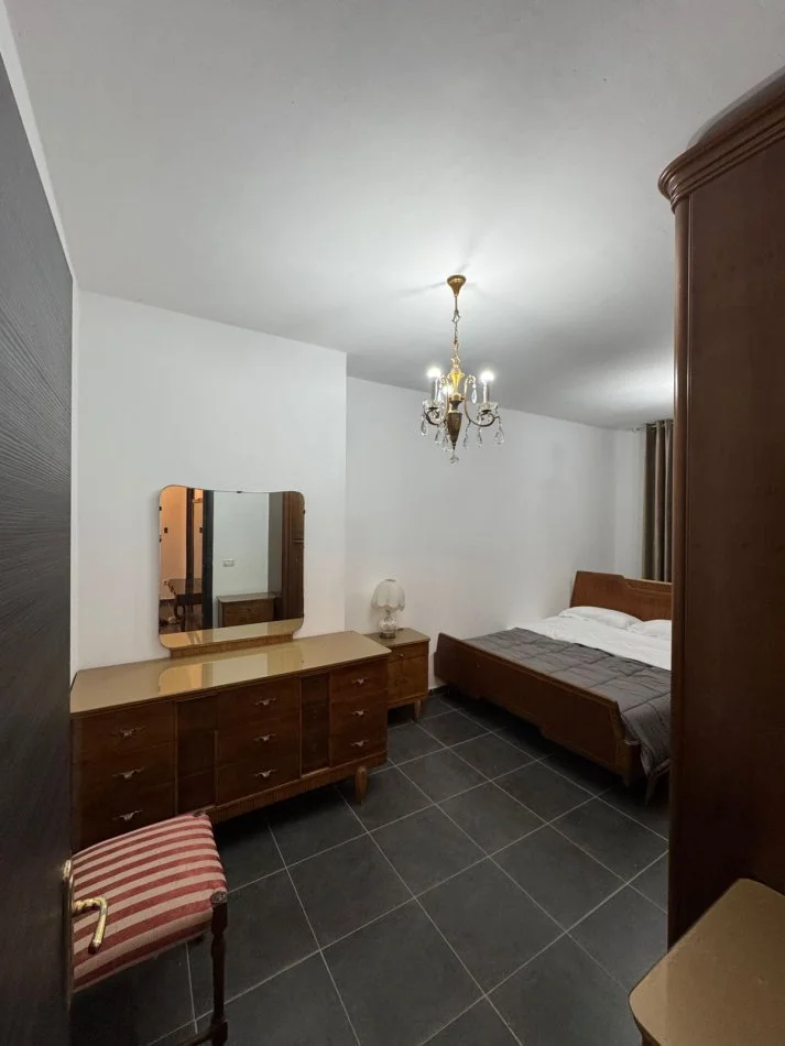 Tirane, jepet me qera apartament 2+1+Aneks+Ballkon Kati 8, 100 m² (Vet Pronari, Jo Agjensi)