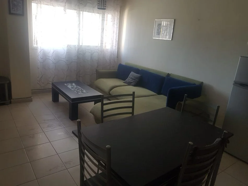 Tirane, jepet me qera apartament 1+1+Ballkon Kati 5, 65 m² 400 € (rruga Din Bosko)