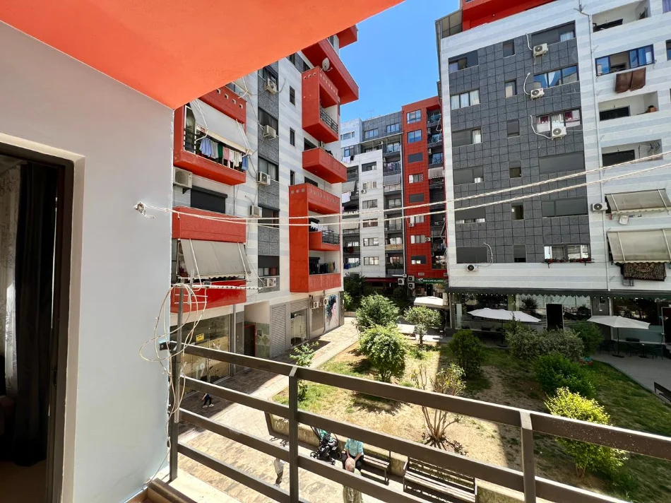 Tirane, jepet me qera apartament 2+1+Ballkon Kati 2, 96 m² 450 € (Thoma Koxhaj)