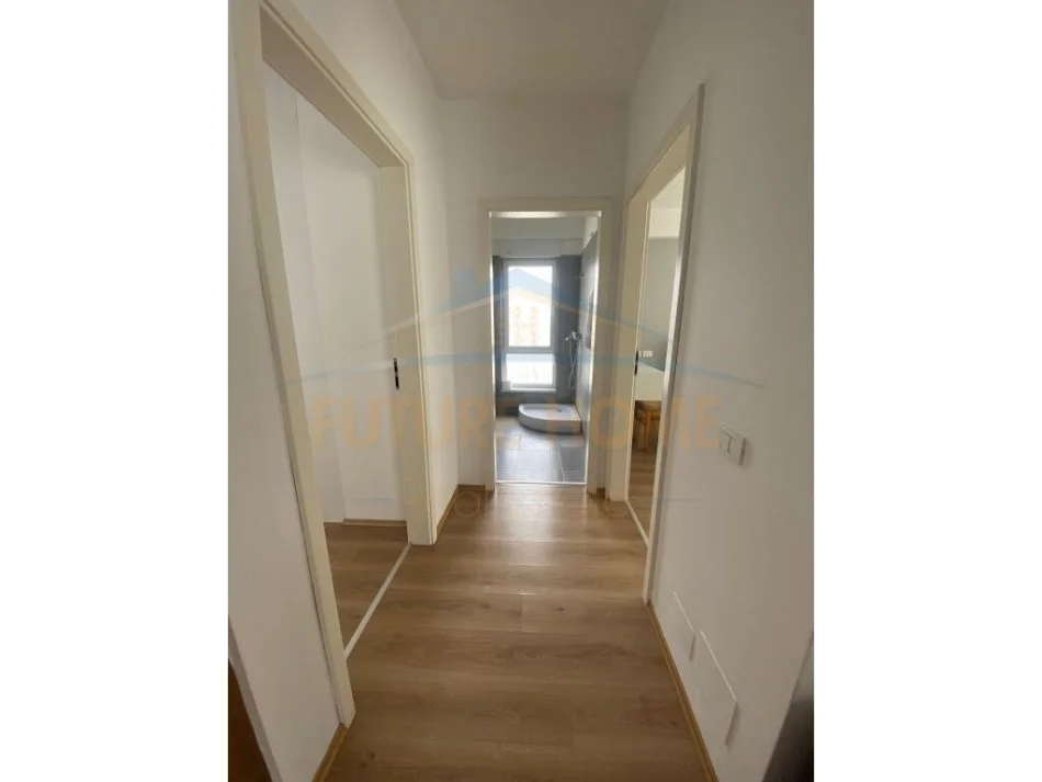 Tirane, shitet apartament 2+1+Ballkon Kati 5, 92 m² 217.000 € (21 Dhjetori)