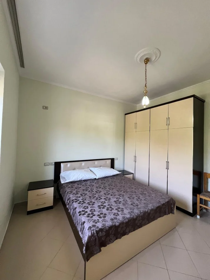 Tirane, jepet me qera 1+1 Kati 1, 60 m² 300 € (Rruga kokonozvwt)