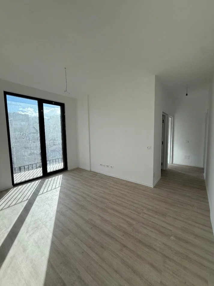 Tirane, jepet me qera zyre Kati 3, 100 m² 1.500 € (Parku Olimpik)