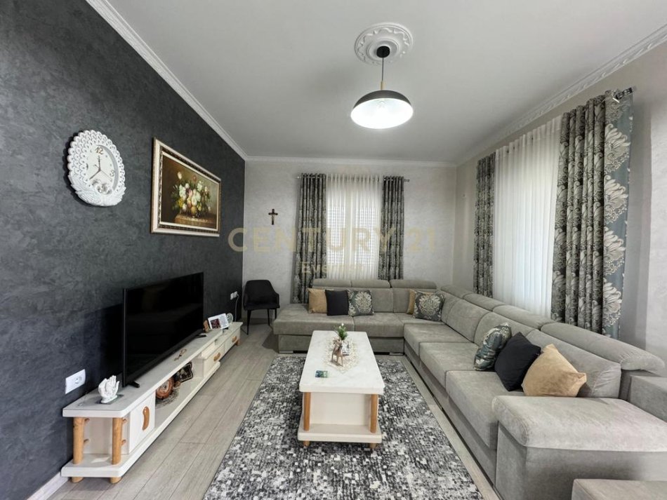 Tirane, jepet me qera apartament 2+1 Kati 2, 105 m² 600 € (Prane vilave gjermane)