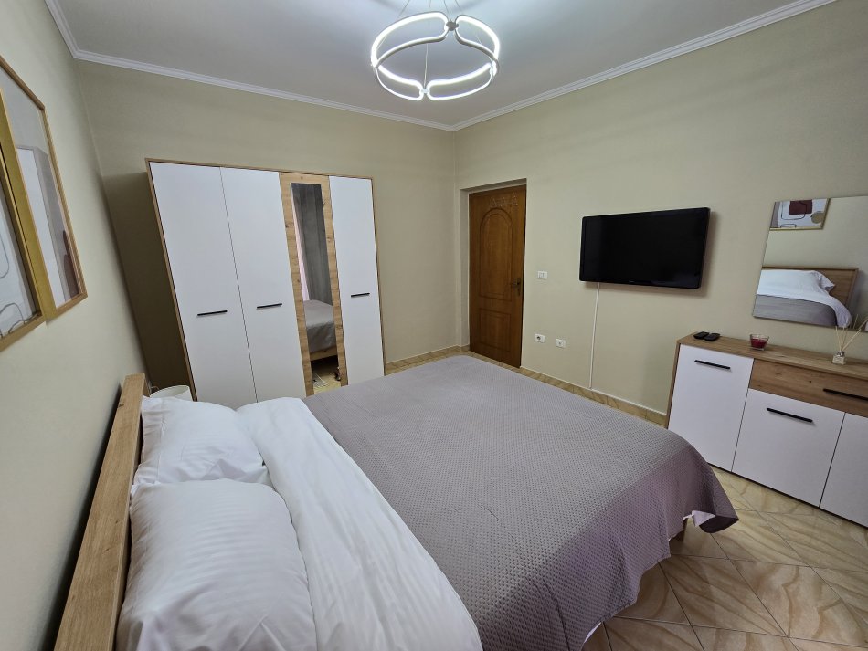 Tirane, jap me qera apartament 1+1+Aneks+Ballkon Kati 4, 98 m² 