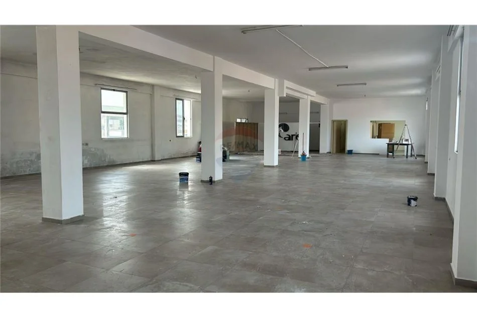 Tirane, jepet me qera ambjent biznesi Kati 0, 140 m² 800 € (Rruga "Dhimo Dhima")