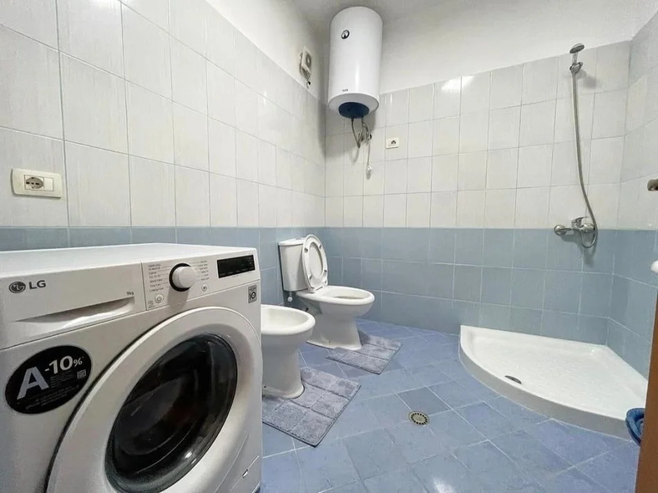 Tirane, jap me qera apartament 2+1 Kati 4, 110 m² 500 € (Rruga Tom Plezha)