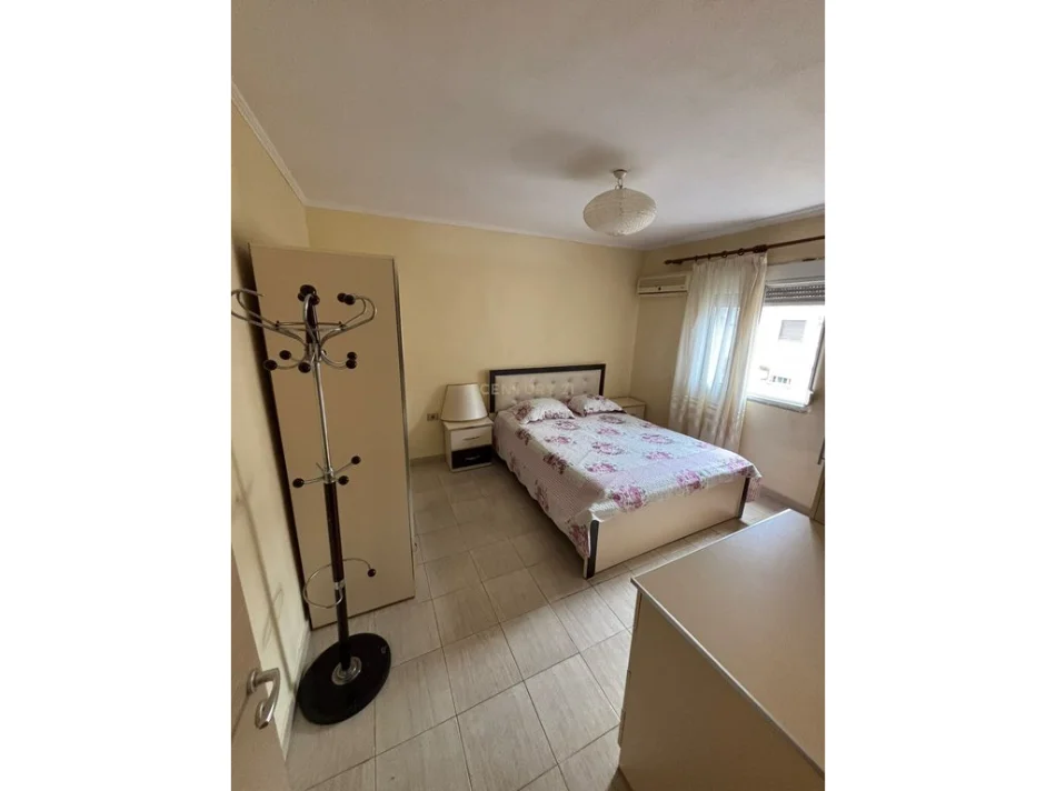Tirane, shitet apartament 1+1 Kati 5, 100.000 € (Prane Shkolles 1 Maji)