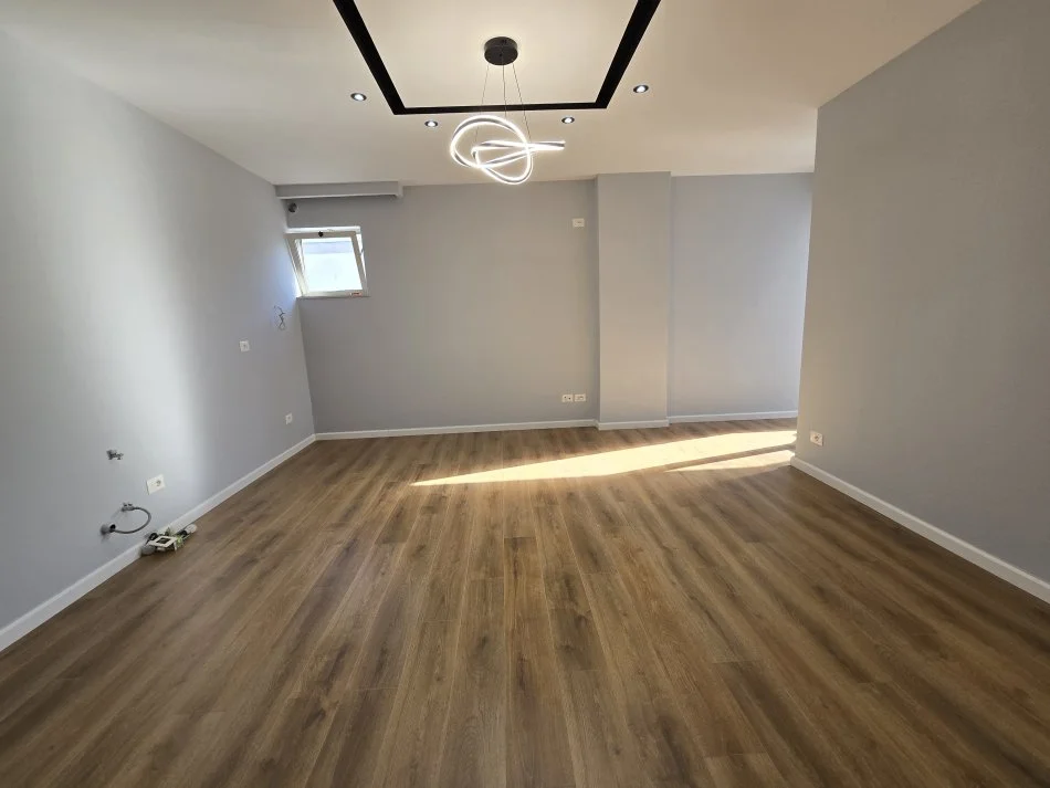 Tirane, shitet apartament 2+1+Ballkon Kati 8, 99 m² 108.000 € (Kthesa Kamzes)