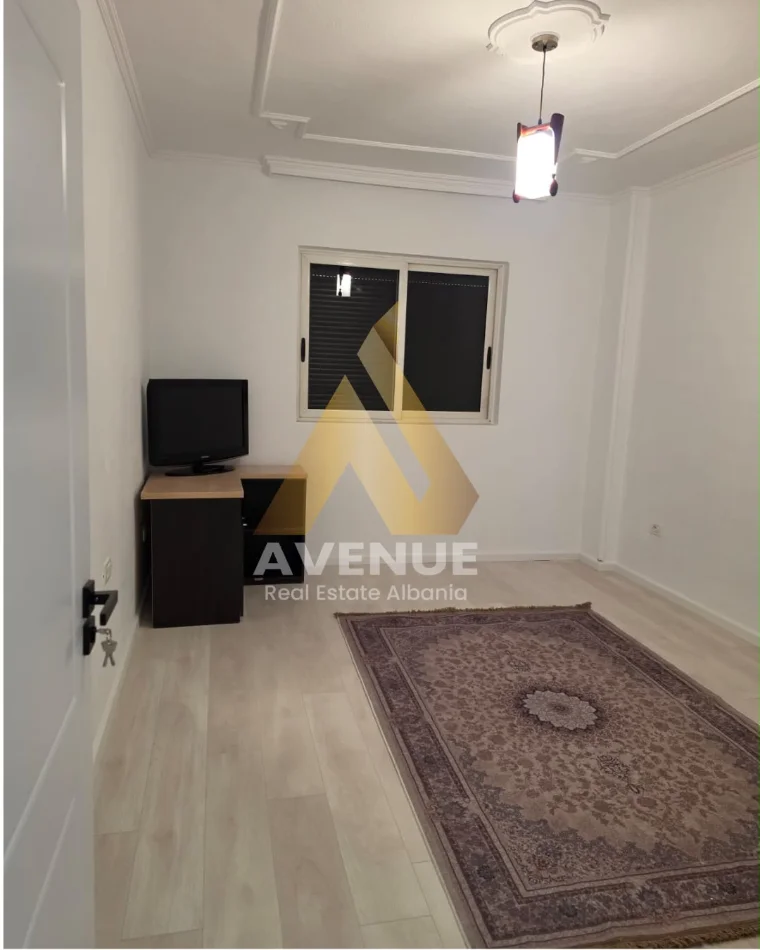 Tirane, jepet me qera apartament 2+1+Aneks+Ballkon Kati 4, 90 m² 700 € (Rruga Vace Zela)