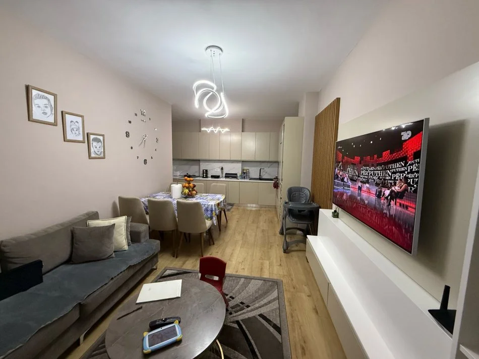 Tirane, shes apartament 2+1 Kati 9, 95 m² 155.000 € (RRUGA 3 DESHMORET, YZBERISHT)