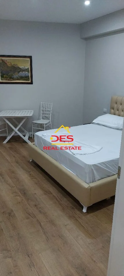 Vlore, jepet me qera apartament 1+1+Ballkon Kati 2, 70 m² 400 € (Rruga Dhimitër Konomi)