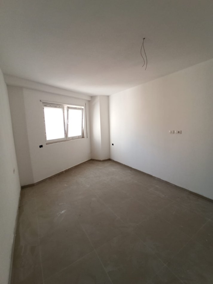 Tirane, jepet me qera zyre Kati 6, 70 m² 650 € (DONIKA CENTER)