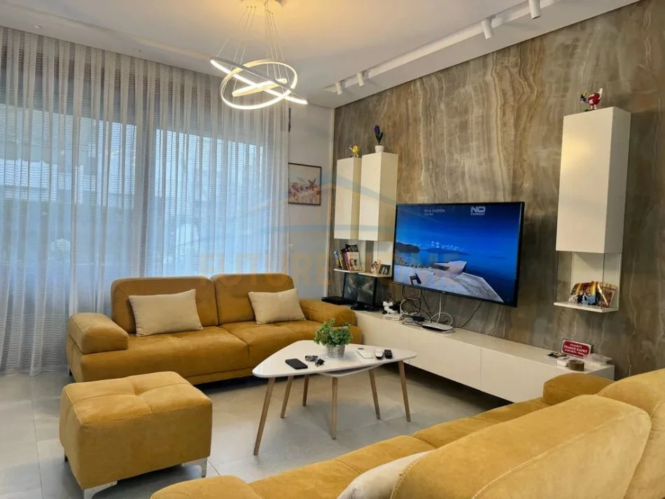 Gjiri Lalezit | Hamallaj, shitet Vile 3+1 Kati 0, 259 m² 450.000 € (Gjiri i Lalezit)