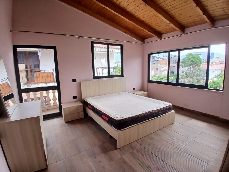 Tirane, jepet me qera apartament 2+1+Ballkon Kati 4, 120 m² 500 € (Ish Fusha e Aviacionit)