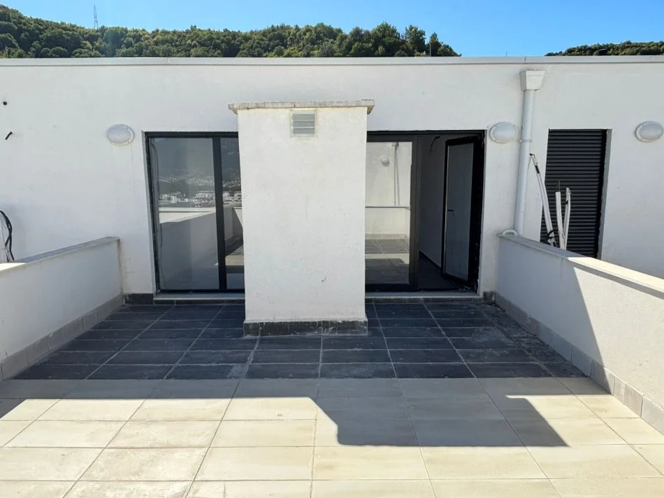 Tirane, jepet me qera apartament duplex Dublex Kati 5, 107 m² 