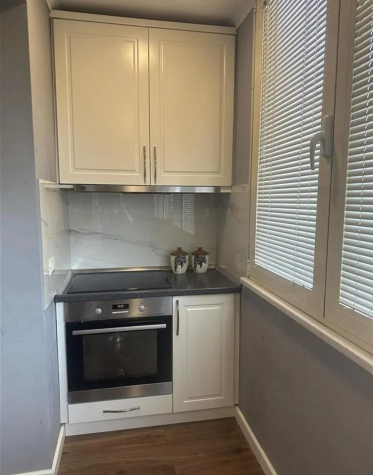 Tirane, shitet apartament 2+1+Ballkon Kati 5, 70 m² 160.000 € (Perball Hotel Hilton)