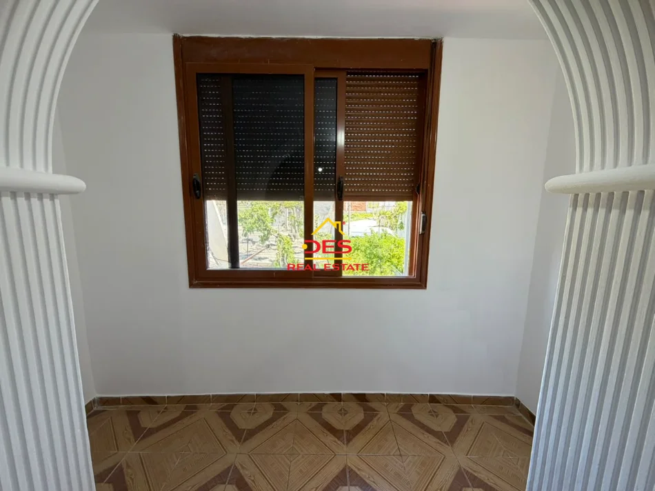 Vlore, jepet me qera apartament 1+1 Kati 2, 70 m² 300 € (Rruga Sali Bedini)