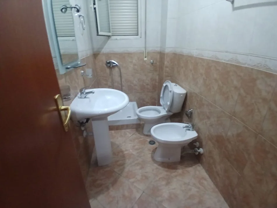 Tirane, jepet me qera apartament 2+1+Ballkon Kati 7, 87 m² 450 € (Selvia)