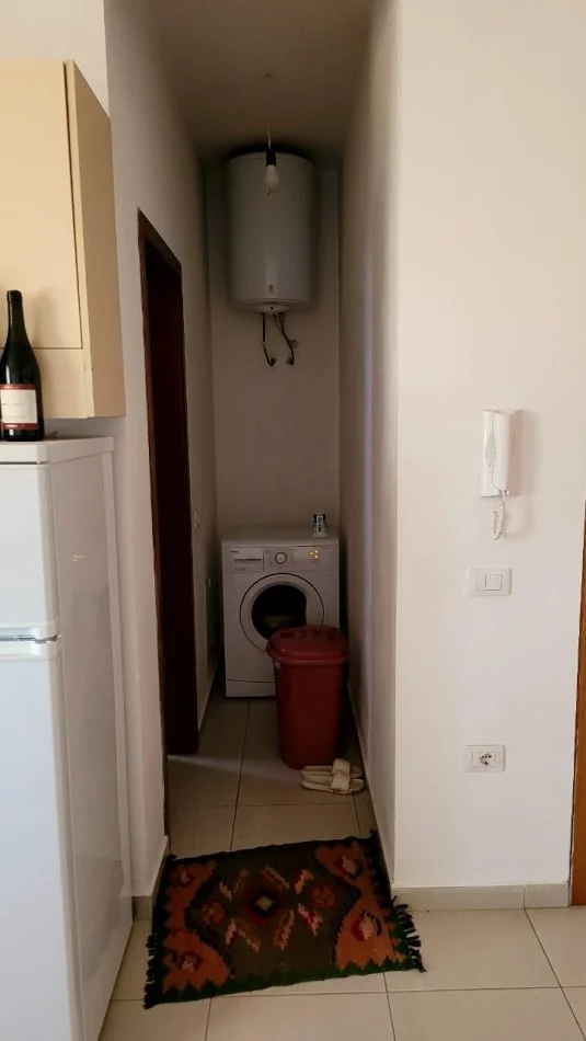 Tirane, jepet me qera apartament 1+1+Ballkon Kati 1, 55 m² 280 € (Sauk i Vjeter)