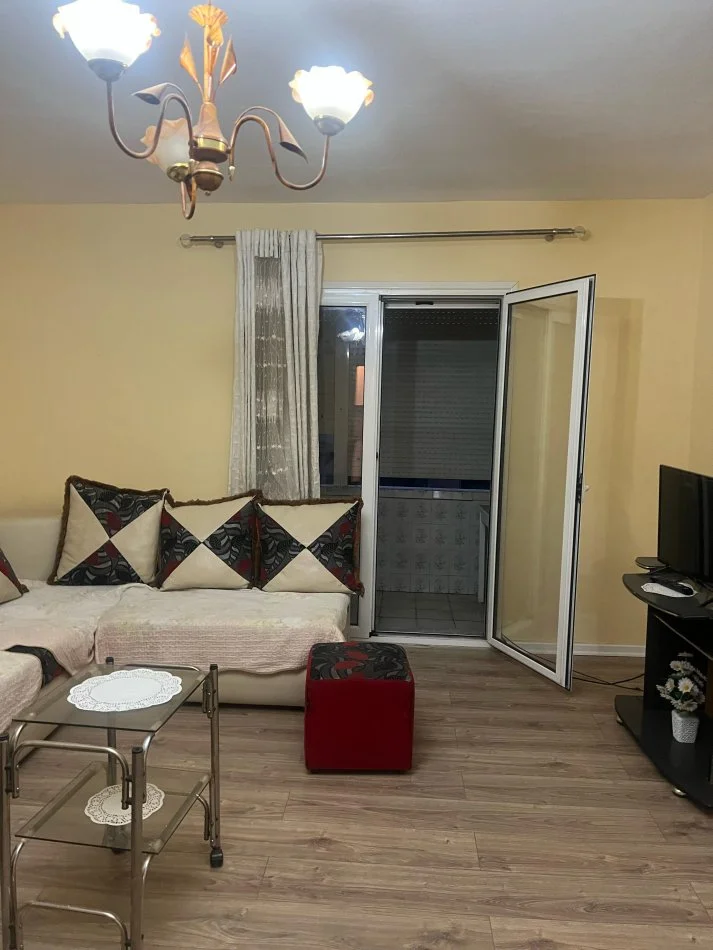 Tirane, jepet me qera apartament 2+1+Ballkon Kati 5, 87 m² 45.000 € (Rruga Panorama)