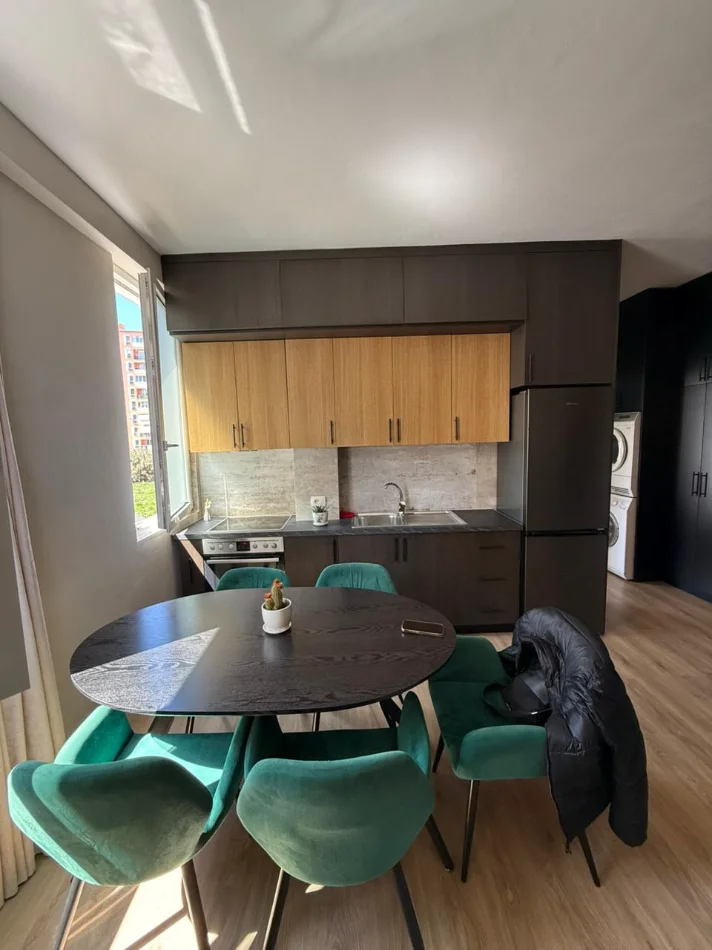 Tirane, jepet me qera apartament 1+1 Kati 2, 55 m² 90.000 € (Yzberisht)