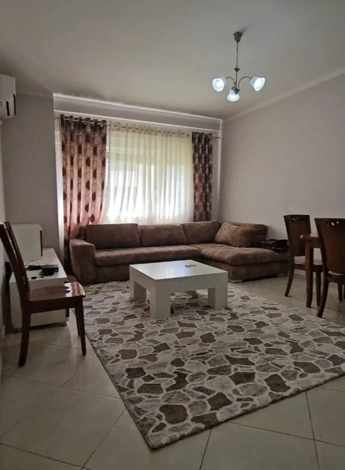 Tirane, jepet me qera apartament 1+1 , 65 m² 360 € 