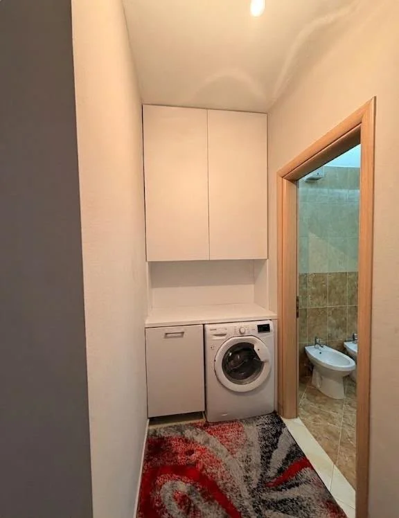 Tirane, jepet me qera apartament 2+1 Kati 5, 90 m² 490 € (Yzberisht)