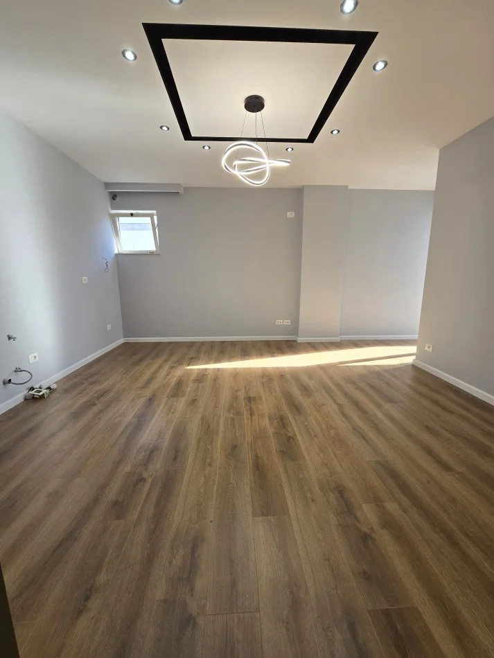 Tirane, shitet apartament 2+1+Ballkon Kati 8, 99 m² 108.000 € (Kthesa Kamzes)