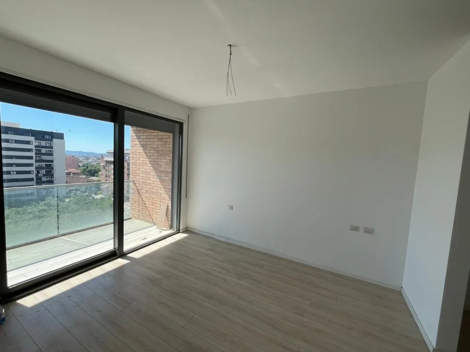 Tirane, shitet apartament 3+1 Kati 5, 132 m² 250.000 € (rruga mergimi)