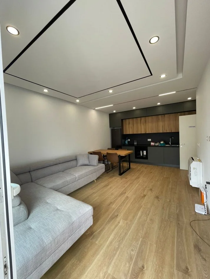 Tirane, jepet me qera apartament 3+1+Ballkon Kati 3, 110 m² 