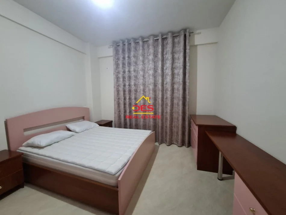 Vlore, jepet me qera apartament 1+1+Ballkon Kati 1, 75 m² 400 € (Rruga Çamëria)