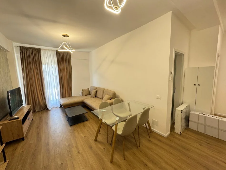 Tirane, jepet me qera apartament 1+1 Kati 2, 53 m² 450 € (Rezidenca oxa)